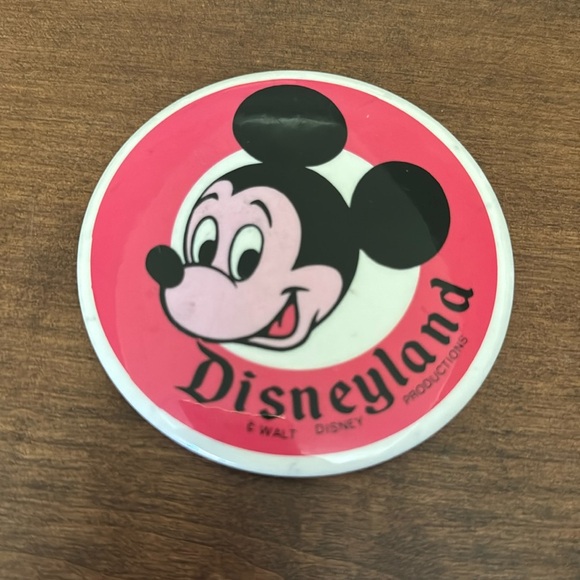 4 Vintage 1970’s Disneyland Pins - Picture 4 of 6